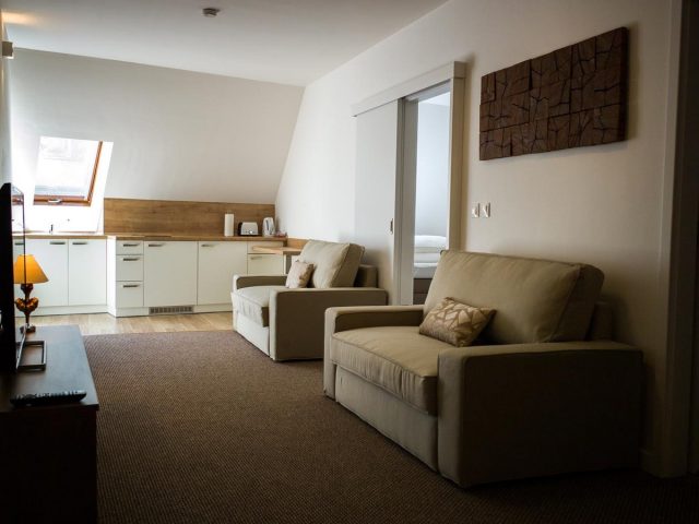 A7 Apartments ***